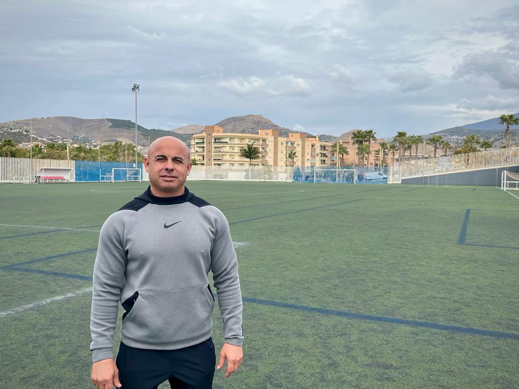 El Ayuntamiento de Motril iniciará el cambio de césped del campo de fútbol Hermanos Callejón